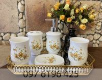 Bộ phụ kiện nhà tắm bằng sứ họa tiết hoa mai vàng