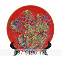 Đĩa trưng bày phong thủy vân nổi sen cá vẽ vàng kim