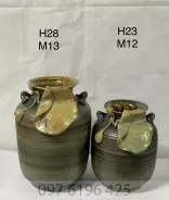 Lọ hoa gốm mộc dáng trụ  có tai đắp sen nổi