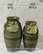 Lọ hoa gốm mộc dáng vò cao miệng loe đắp hoa sen