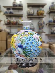 Bình hút tài lộc gốm sứ Bát Tràng vẽ công đào và mã đáo thành công