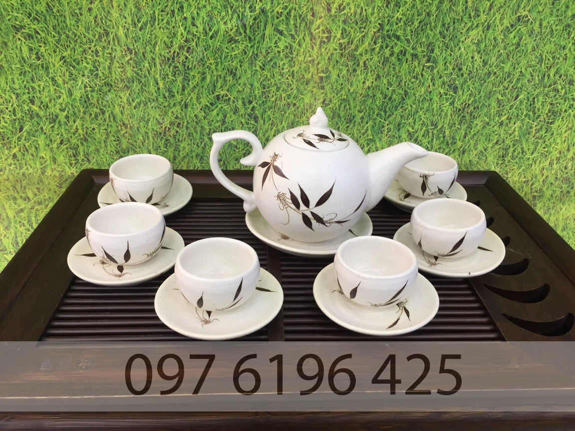 Ấm chén Bát Tràng dáng chóp lửa men mát vẽ trúc