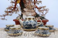 Bộ ấm trà men rạn bọc đồng dáng quả hồng vẽ sơn thủy gốm sứ Bát Tràng