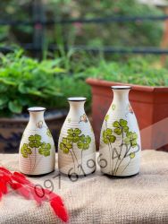Bộ 3  lọ hoa trang trí nội thất dáng chai men trắng vẽ  cỏ  4 lá