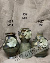 Lọ hoa gốm mộc nền xanh rêu đắp sen nổi