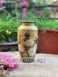 Lọ hoa bằng gốm men vàng vẽ hoa cúc trắng dáng bom miệng loe