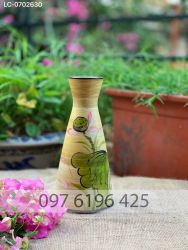 Lọ hoa sứ dáng chai vẽ sen