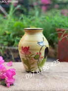 Lọ hoa sứ dáng vò cổ loe men vàng vẽ sen