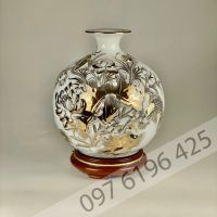 Bình hút tài lộc cho người mệnh thủy sen cá vân nổi vẽ vàng kim