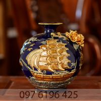 Bình hút tài lộc gốm sứ vẽ vàng họa tiết thuận buồm xuôi gió