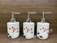 Bình xịt bằng sứ dáng tròn vẽ hoa sen gốm sứ Bát Tràng