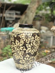 Lọ hoa gốm khắc tay dáng bom họa tiết hoa cúc