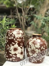 Lọ hoa để bàn men nâu khắc hoa trắng gốm sứ Bát Tràng