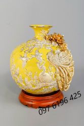 Bình hút tài lộc gốm sứ Bát Tràng vẽ vàng kim họa tiết công đào đắp nổi