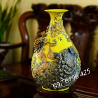 Lọ hoa Bát Tràng dáng tỳ bà men vàng đắp nổi công đào