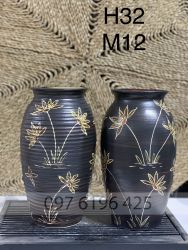 Lọ hoa gốm mộc dáng chum nền đen khắc hoa cao 32cm