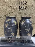 Lọ hoa gốm mộc dáng chum nền đen khắc hoa cao 32cm