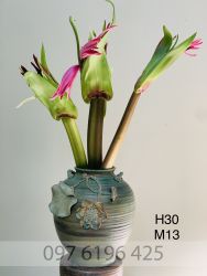 Bình hoa gốm mộc đắp hoa sen dáng tròn