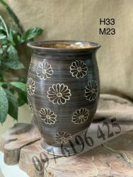 Lọ hoa gốm mộc dáng ly bầu vẽ hoa cúc