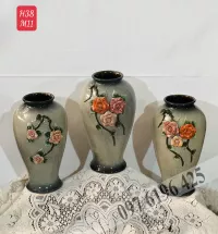 Lọ hoa dáng đùi dế đắp hoa
