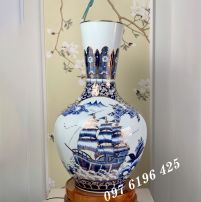 Lọ tỏi cổ thẳng men lam vẽ vàng nhị cảnh