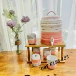 Bình đựng nước bằng sứ có vòi kẻ hồng