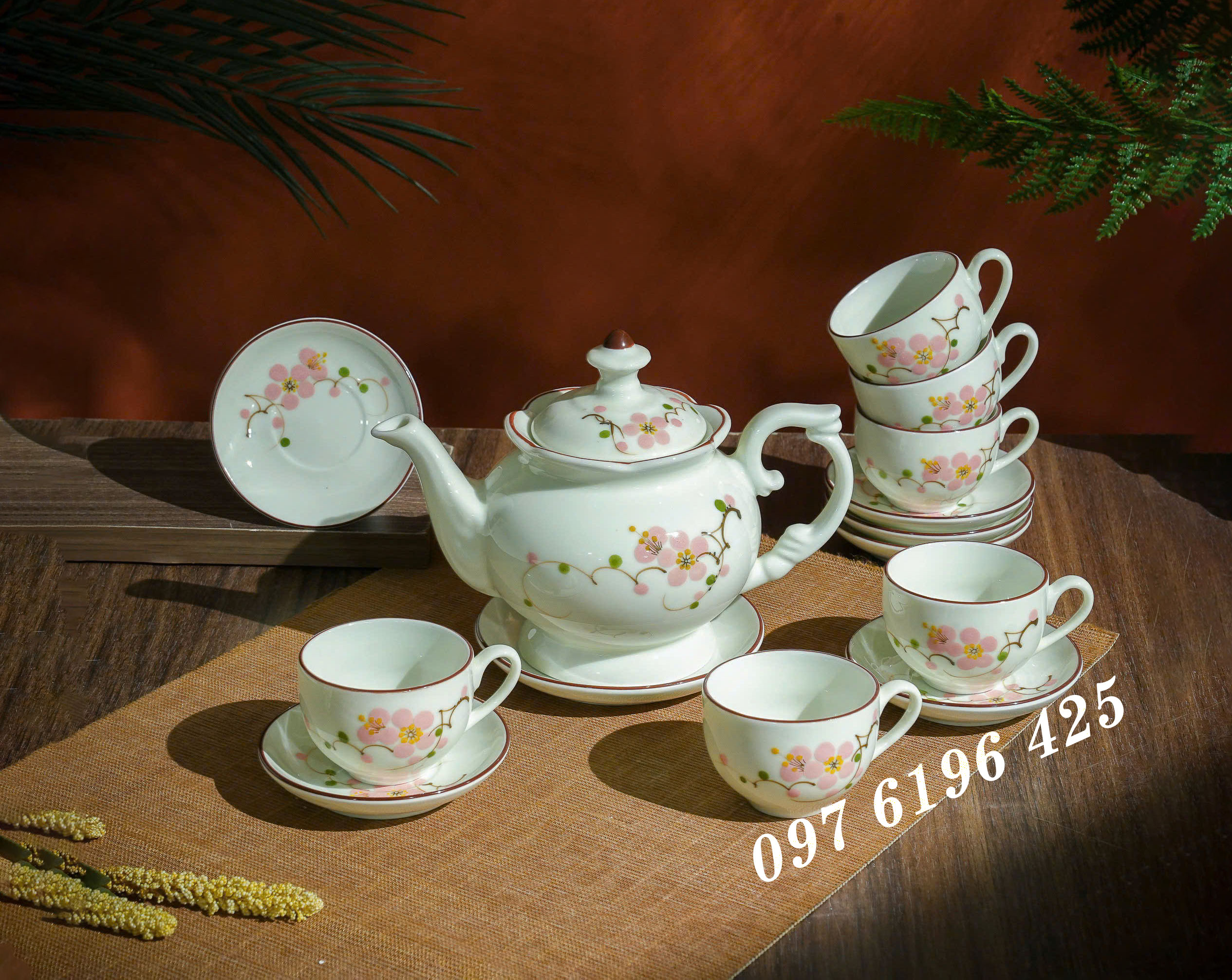 Bộ trà phú quý men kem vẽ đào hồng