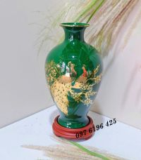 Lọ hoa quà tặng dáng đùi dế vẽ vàng họa tiết công đào