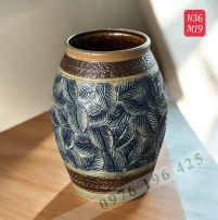 Lọ gốm khắc lá