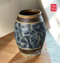 Lọ gốm khắc lá