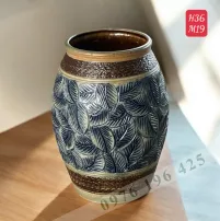 Lọ gốm khắc lá