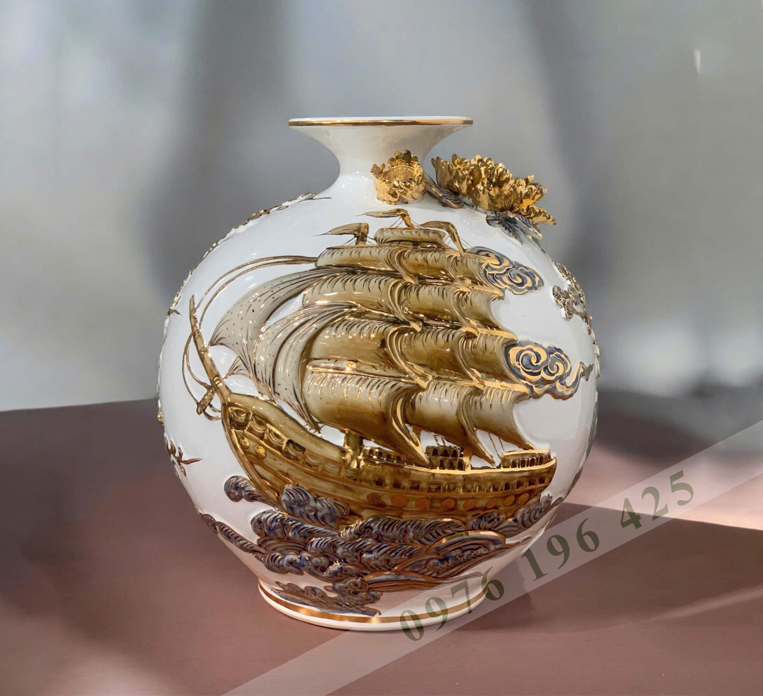 Bình hút tài lộc vẽ vàng thuận buồm cao 22cm