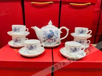 Bộ trà Bát Tràng kẻ vàng vẽ chim đào vàng kim