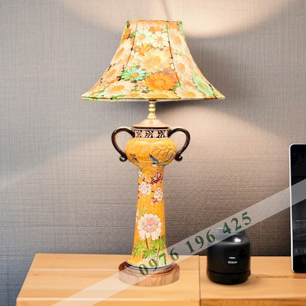 Đèn ngủ để bàn gốm sứ sắc xuân dáng cúp