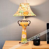 Đèn ngủ để bàn gốm sứ sắc xuân dáng cúp