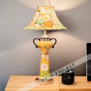 Đèn ngủ để bàn gốm sứ sắc xuân dáng cúp