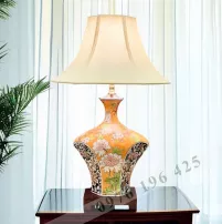 Đèn ngủ để bàn gốm sứ sắc xuân dáng chai vát