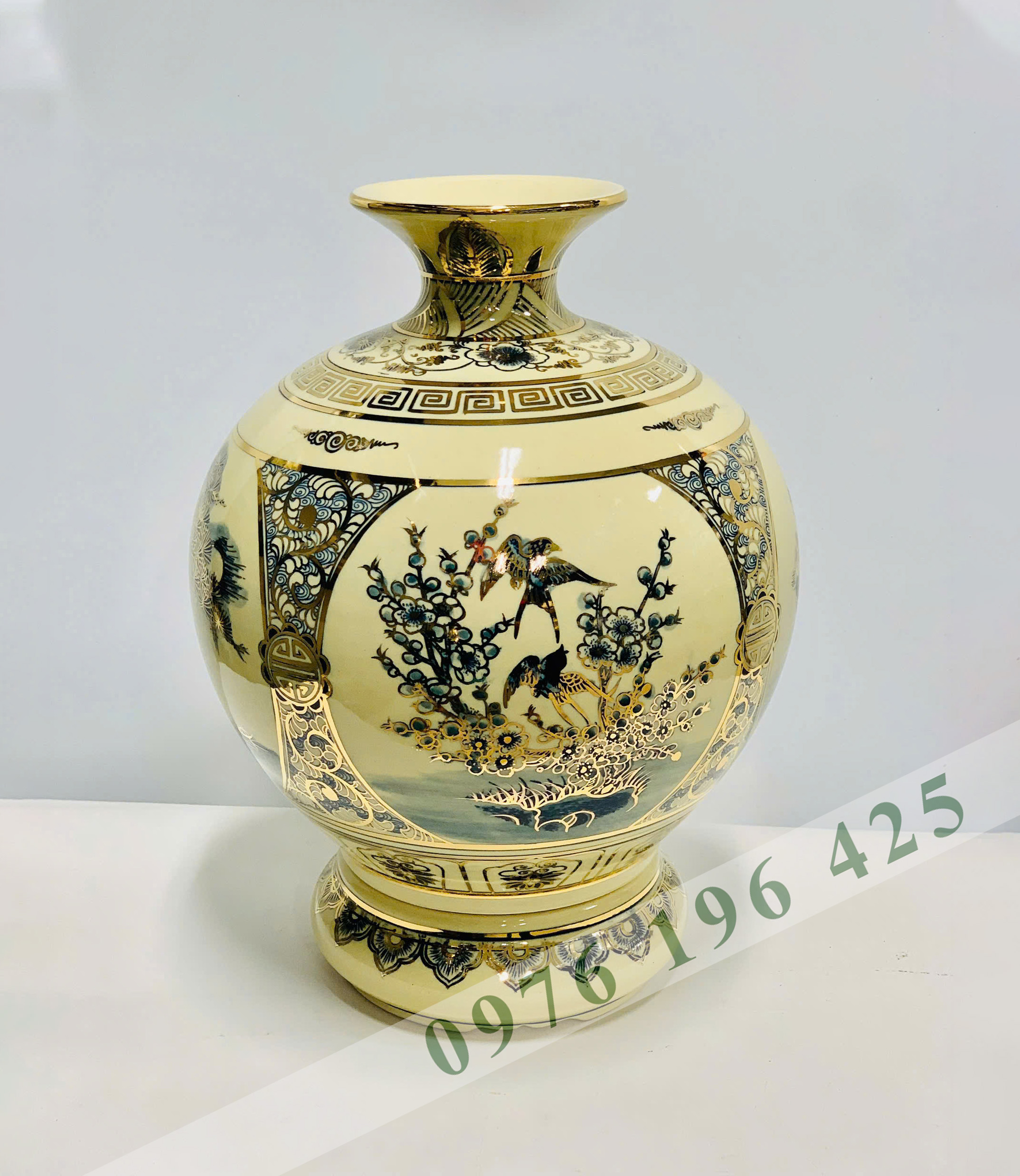Bình hút tài lộc vẽ tứ cảnh vàng kim men rạn vàng