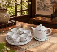 Bộ trà Bát Tràng quai sứ men tấm vẽ sen trắng