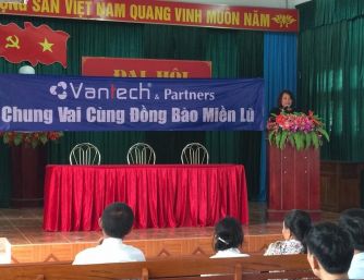 Vantech chung vai cùng đồng bào miền lũ