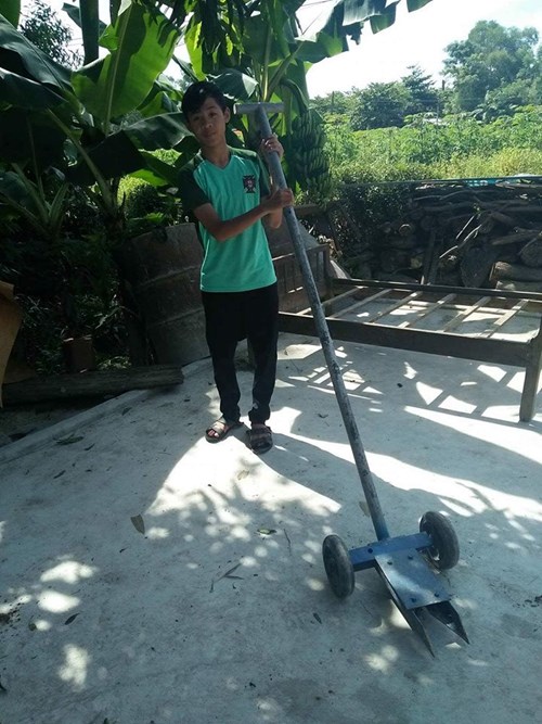 Creation of cassava spit machine