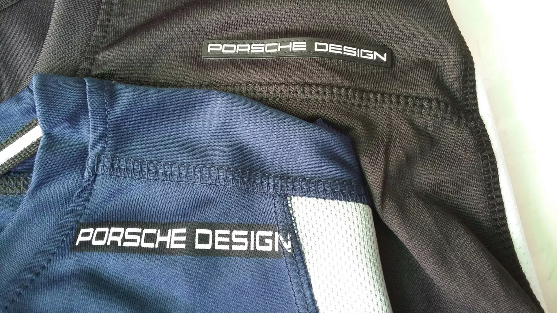 so sánh áo porsche