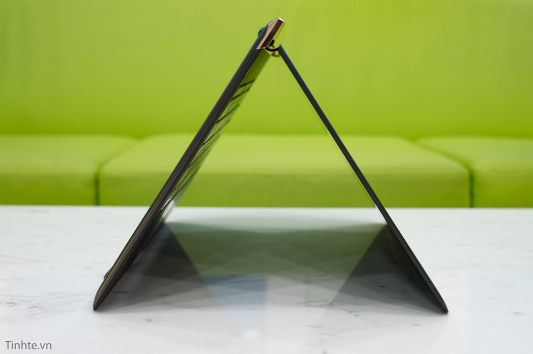 HP Spectre 13 - V111, 13.3" FHD Gorilla® Glass Core I7-7500U 2.7GHz/256GB PCIe M.2 SSD/8GB/siêu nhẹ chỉ 1.1 kg