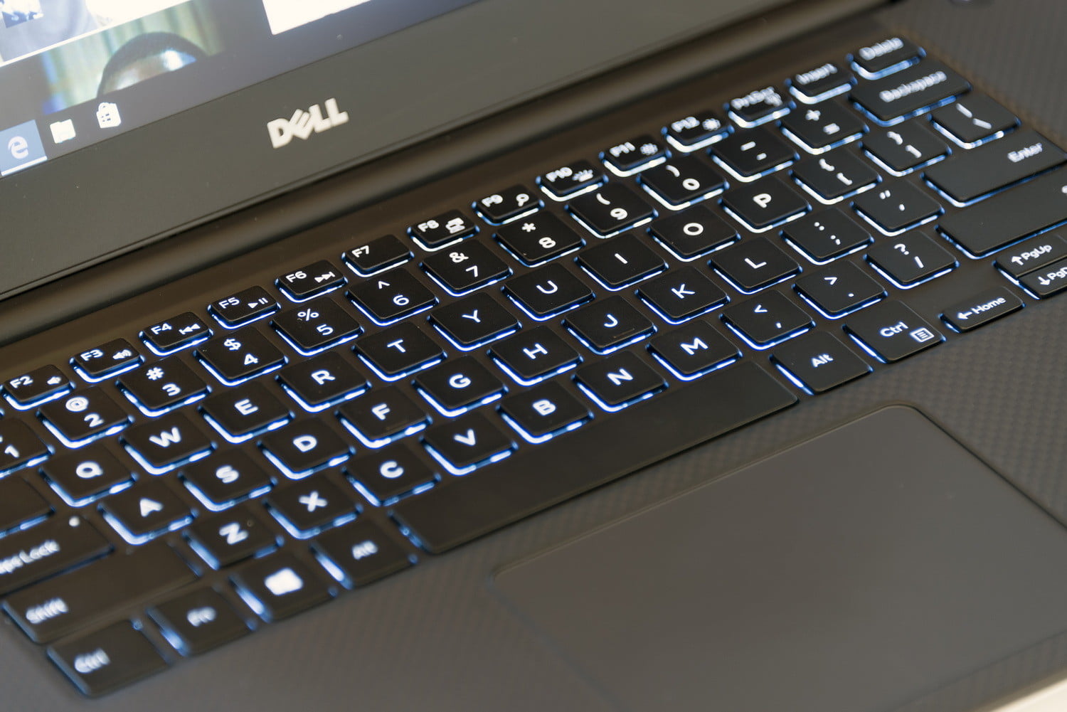 dell-precision-5520-litekys-1500x1001