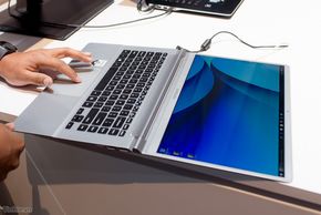3588398_Tinhte_tren_tay_Samsung_Notebook_9_15_13_CES-14