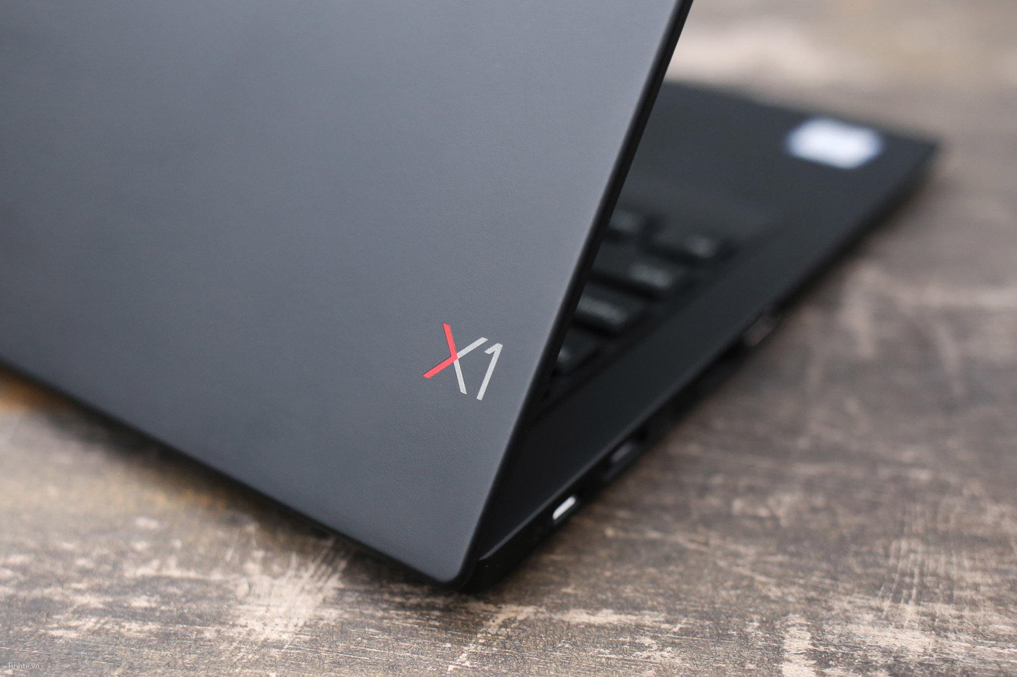 4422448_Tinhte.vn_ThinkPadX1CarbonGen6-2