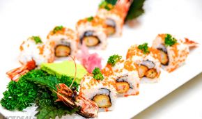 Cơm sushi cá tráp
