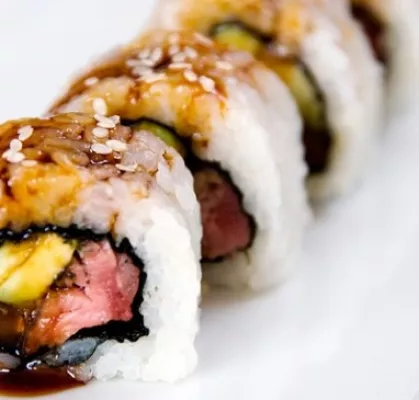Cơm sushi ngao biển