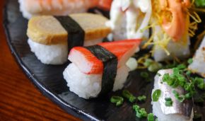 Cơm sushi cá trích