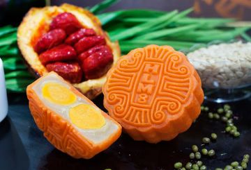 Bánh Trung thu gấc đậu xanh